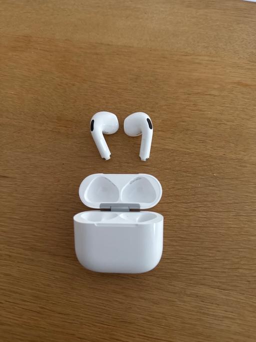 Buy & Sell Elvetham Hart - Photos for Bluetooth wireless headphones