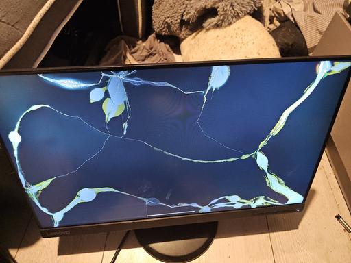 Buy & Sell Walthamstow East London - Photos for BROKEN Lenovo 24” Monitor – Parts / Spares On