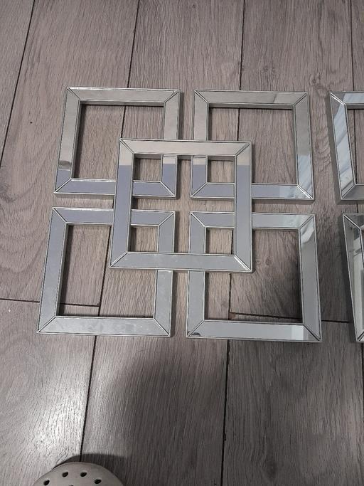 Buy & Sell Commercial Road East London - Photos for two design for walls frame morrow type