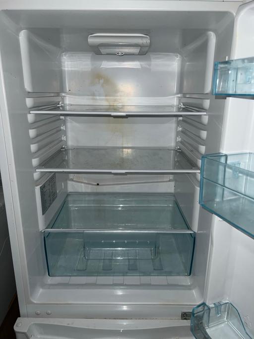 Buy & Sell Weston North Hertfordshire - Photos for LOGIK FRIDGE FREEZER - WHITE VGC