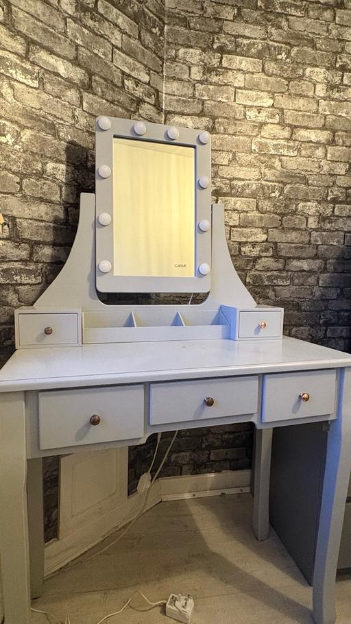 Buy & Sell West Ewell Epsom and Ewell - Photos for Vanity Hollywood Light mirror dressing table