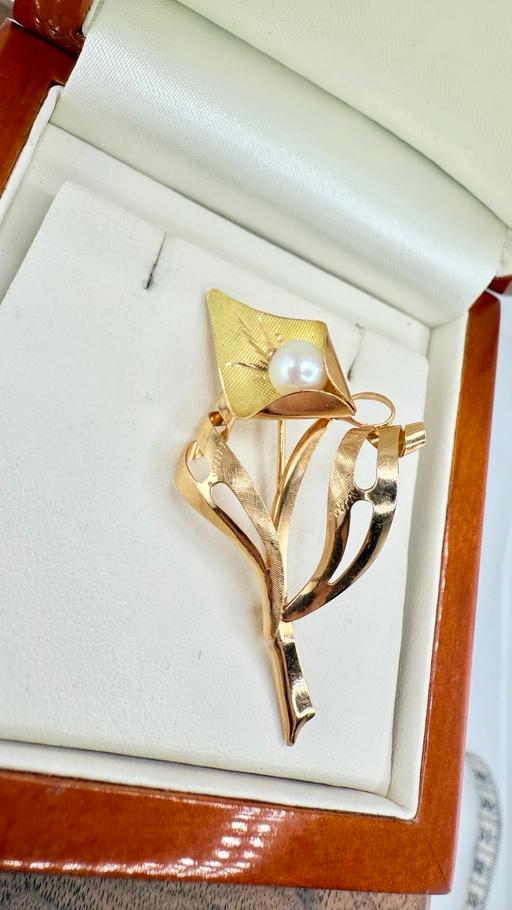 Buy & Sell Harrow on the Hill North West London - Photos for Elegant Vintage 18ct Gold Pearl Brooch