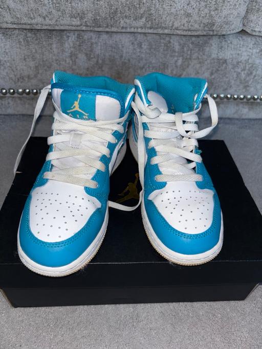 Buy & Sell Gravesend Gravesham - Photos for Jordan 1 boys junior trainers size 3.5 kids
