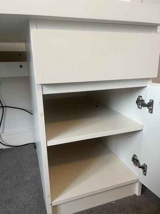 Buy & Sell Three Mile Cross Wokingham - Photos for White desk