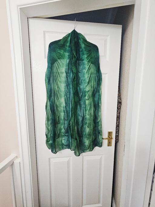 Buy & Sell Newton Doncaster - Photos for Lovely green coloured scarf..like new.