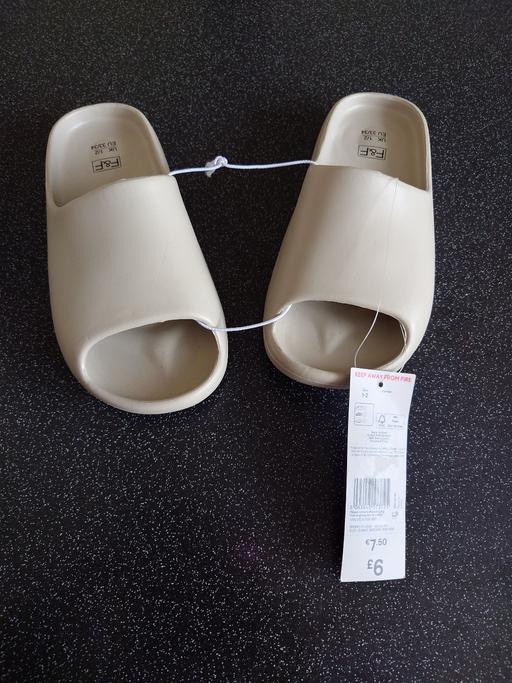 Buy & Sell Woodthorpe Charnwood - Photos for Girls olive sliders size 1/2