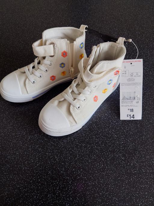 Buy & Sell Woodthorpe Charnwood - Photos for Girls canvas trainers size 10