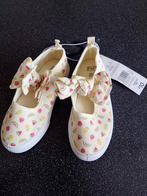 Buy & Sell Woodthorpe Charnwood - Photos for Girls canvas shoes size 10