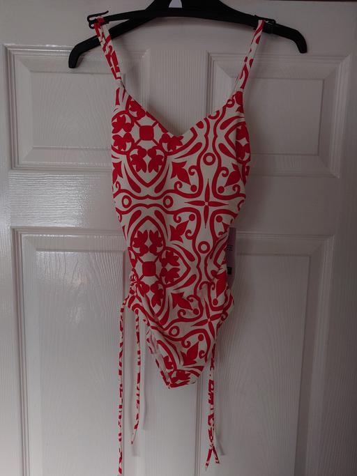 Buy & Sell Woodthorpe Charnwood - Photos for Women's red swimsuit size 6