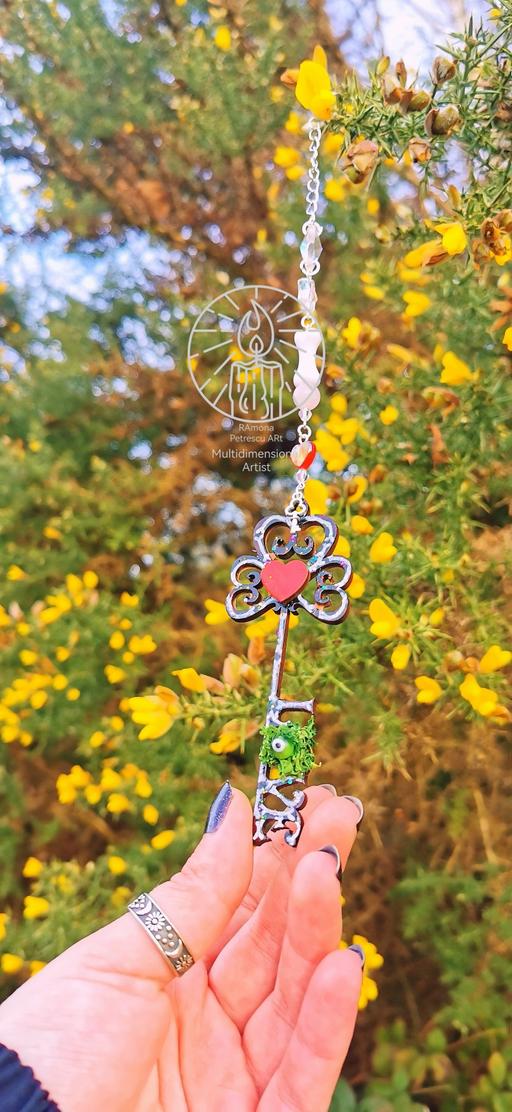 Buy & Sell Wylde Green Birmingham - Photos for 🗝️Key to Your Heart Rose Quartz Suncatcher