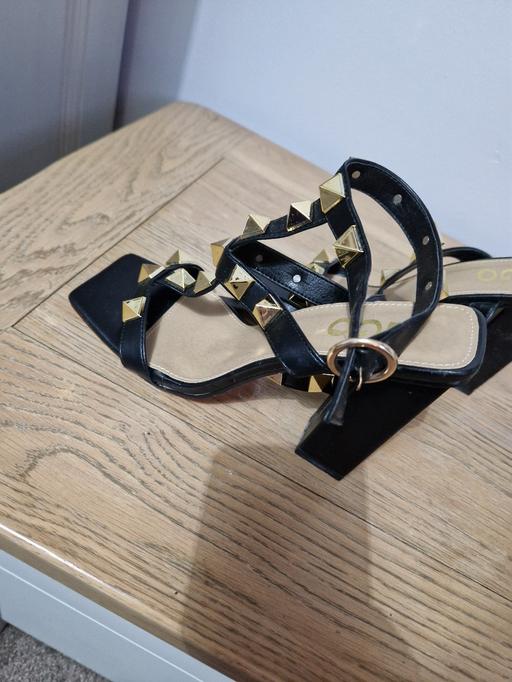 Buy & Sell Hackenthorpe Sheffield - Photos for Black and gold studded heels Size 5