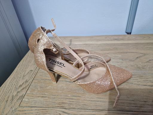Buy & Sell Hackenthorpe Sheffield - Photos for Gold mid heel sparkly shoes Size 5