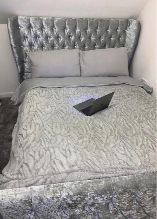 Buy & Sell Willesden North West London - Photos for Chesterfield Style Kingsize Bed Frame