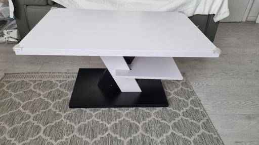 Buy & Sell Bow East London - Photos for excellent condition coffee table.