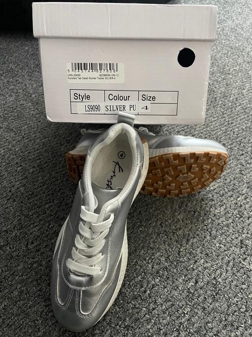 Buy & Sell Sefton Park Liverpool - Photos for Boohoo - Silver / white size 4 trainers…