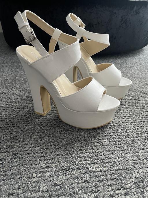 Buy & Sell Sefton Park Liverpool - Photos for White strappy platform heels size 5