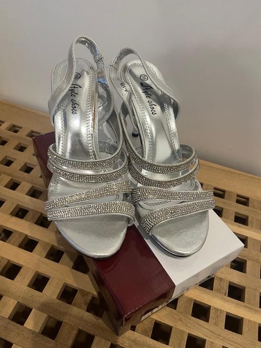 Buy & Sell Upper Walthamstow East London - Photos for Women’s Size 6 Silver Party Strap Sandals