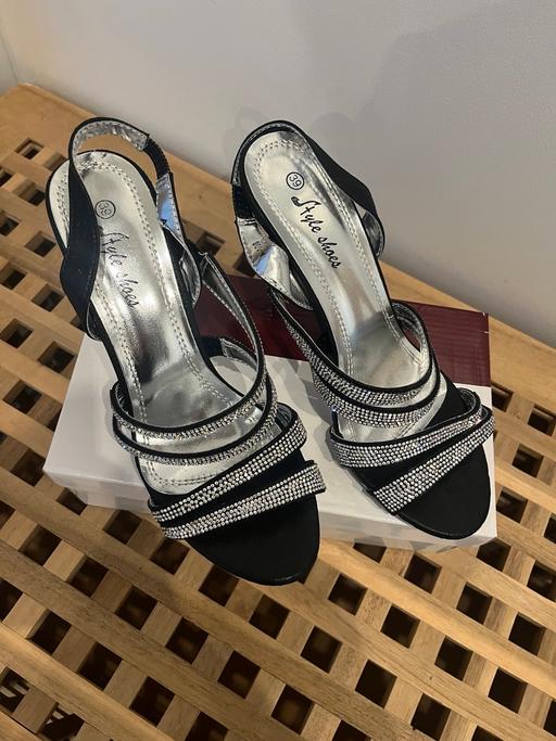 Buy & Sell Upper Walthamstow East London - Photos for Women’s Size 6 Black Silver Party Sandals