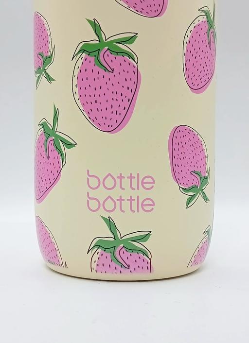 Buy & Sell Bethnal Green East London - Photos for Bottle Bottle Strawberry Design 700ml