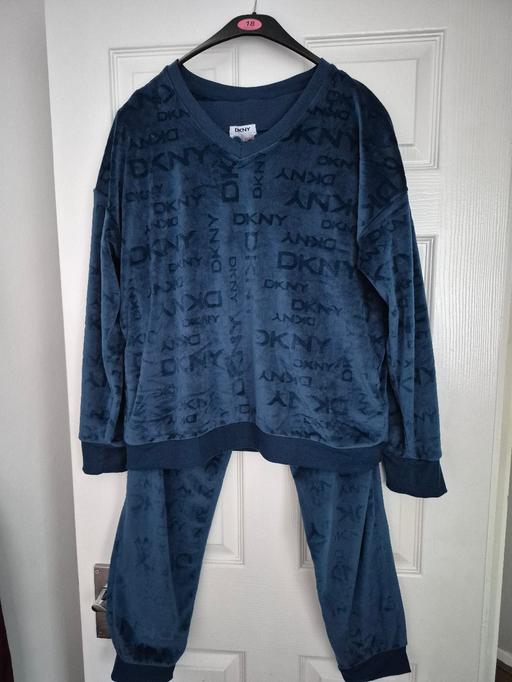 Buy & Sell Hill Top Sandwell - Photos for DKNY LOUNGE SET