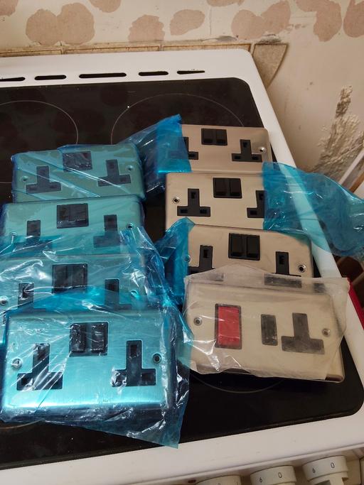 Vehicles Ponthenry Carmarthenshire - Wales - Photos for Sockets