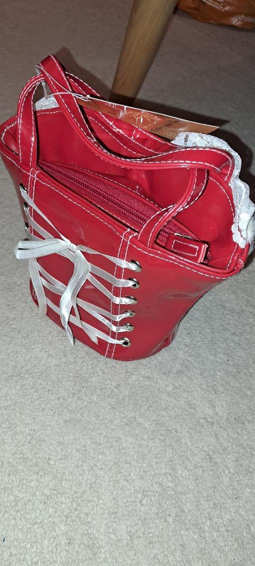 Buy & Sell East Putney Station Wandsworth - Photos for red bag