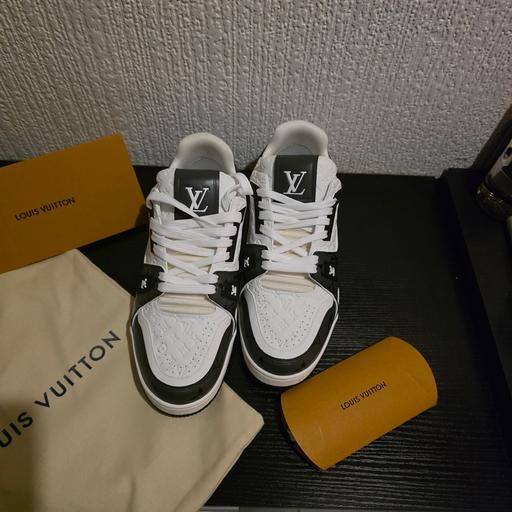 Buy & Sell Waddington Lincoln - Photos for lv sneakers