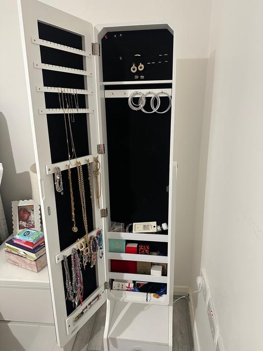 Buy & Sell The Ridgeway Enfield - Photos for LED free standing mirror and jewellery stand