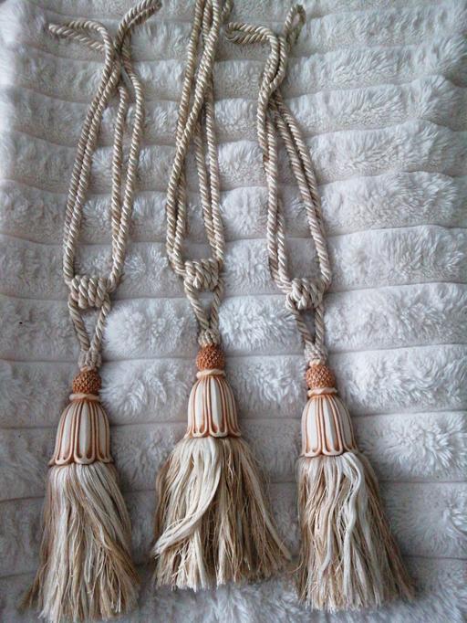 Buy & Sell Wednesfield Wolverhampton - Photos for (3) Hold backs