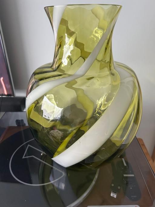 Buy & Sell Whitton Richmond upon Thames - Photos for Vase