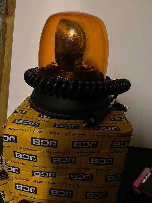 Vehicles Oakwood Business Park North Tendring - Photos for Magnetic light