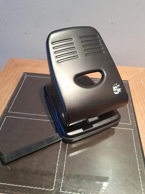 Buy & Sell Rayners Lane North West London - Photos for Heavy Duty Metal 2-Hole Paper Punch