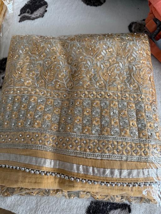 Buy & Sell Lye Dudley - Photos for Unstitched Suit