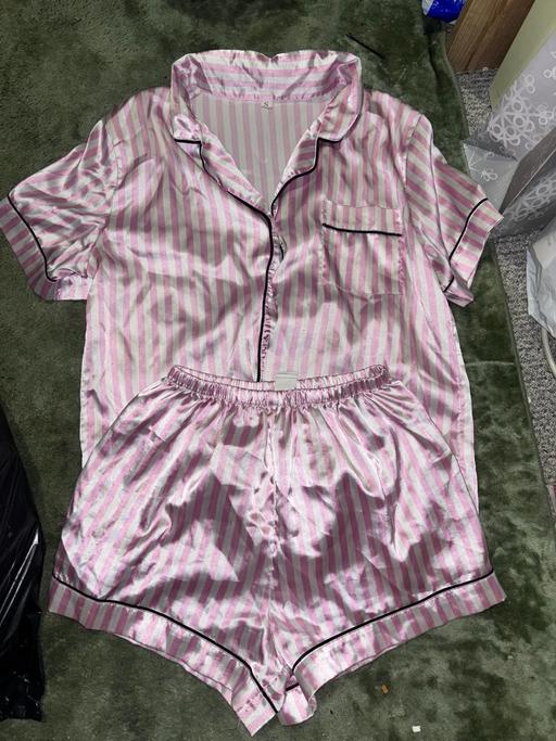 Buy & Sell Dovecot Knowsley - Photos for Pink striped Small short Satin pyjamas