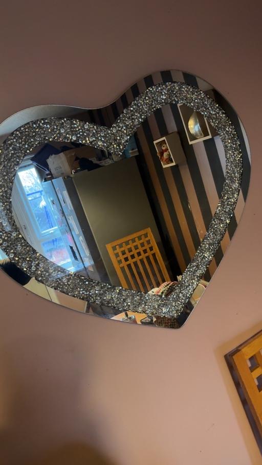 Buy & Sell Whitcliffe Kirklees - Photos for Large crushed diamond love heart mirror