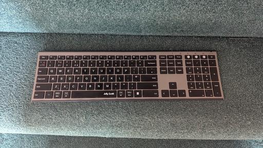 Buy & Sell South Quay East London - Photos for Rechargeable Bluetooth UK Keyboard