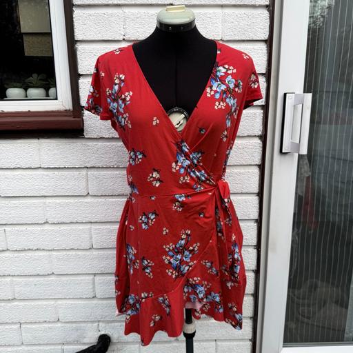 Buy & Sell Streatham South West London - Photos for Wrap over red floral dress