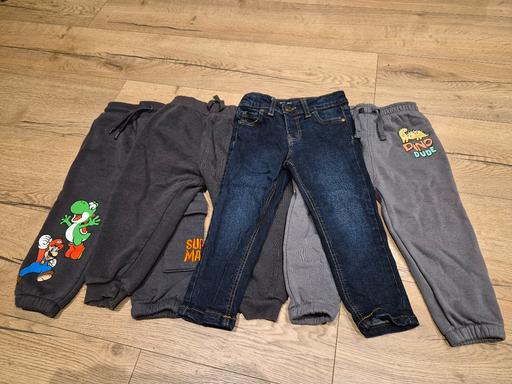 Buy & Sell Chertsey Runnymede - Photos for 4 x Toddler trousers, all 18-24m