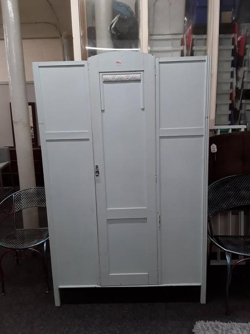 Buy & Sell Saint Pauls Trading Estate Tameside - Photos for Vintage solid wood triple wardrobe