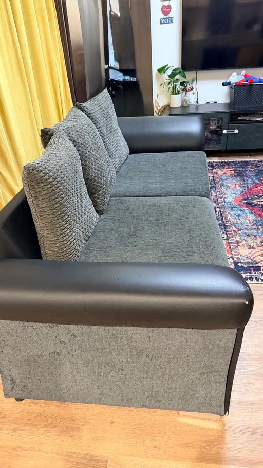 Buy & Sell Barking Barking and Dagenham - Photos for 2 seater Sofa