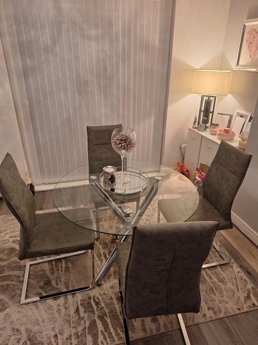 Buy & Sell Southdene Knowsley - Photos for Dining Table