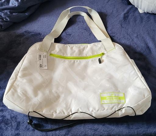 Buy & Sell Lees Oldham - Photos for Spacious Gym Bag
