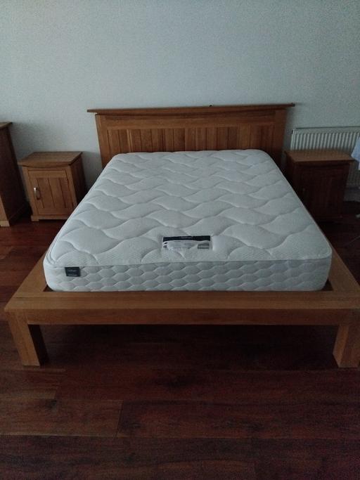 Buy & Sell Herne Hill South East London - Photos for King size Oak bed and Silentnight mattress