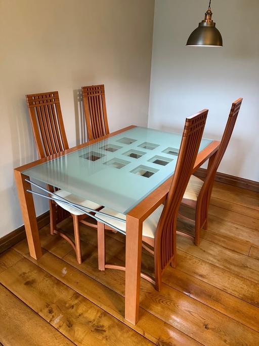 Buy & Sell Diggle Oldham - Photos for Dining table and four chairs