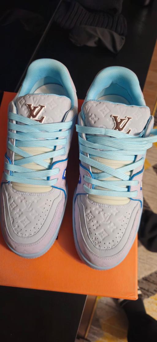 Buy & Sell Intake Doncaster - Photos for LV men trainer