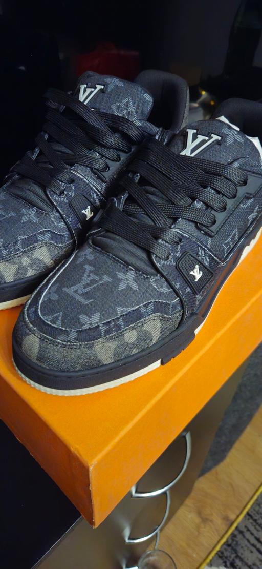 Buy & Sell Intake Doncaster - Photos for LV men trainer