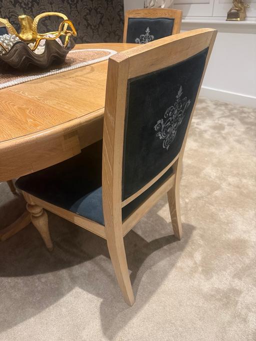 Buy & Sell Frogmore Hart - Photos for Extending solid Oak dining table and 4 chairs