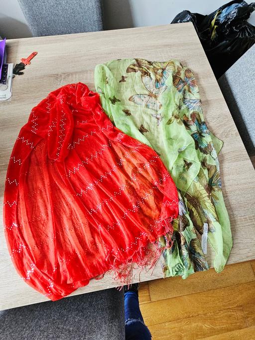 Buy & Sell Newton Doncaster - Photos for 2 pretty lightweight scarves..like new