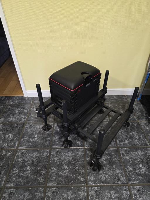 Buy & Sell Coseley Dudley - Photos for Daiwa D100/36 fishing seat box excellent cond