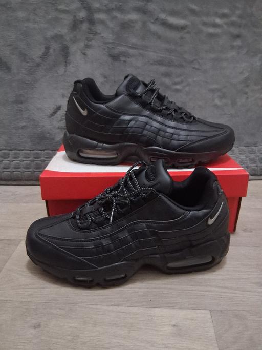 Buy & Sell Walton on the Hill Reigate and Banstead - Photos for Nike Air Max 95's Black Leather Size 10